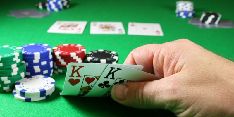 Hướng dẫn chia bài đúng cách trong Baccarat